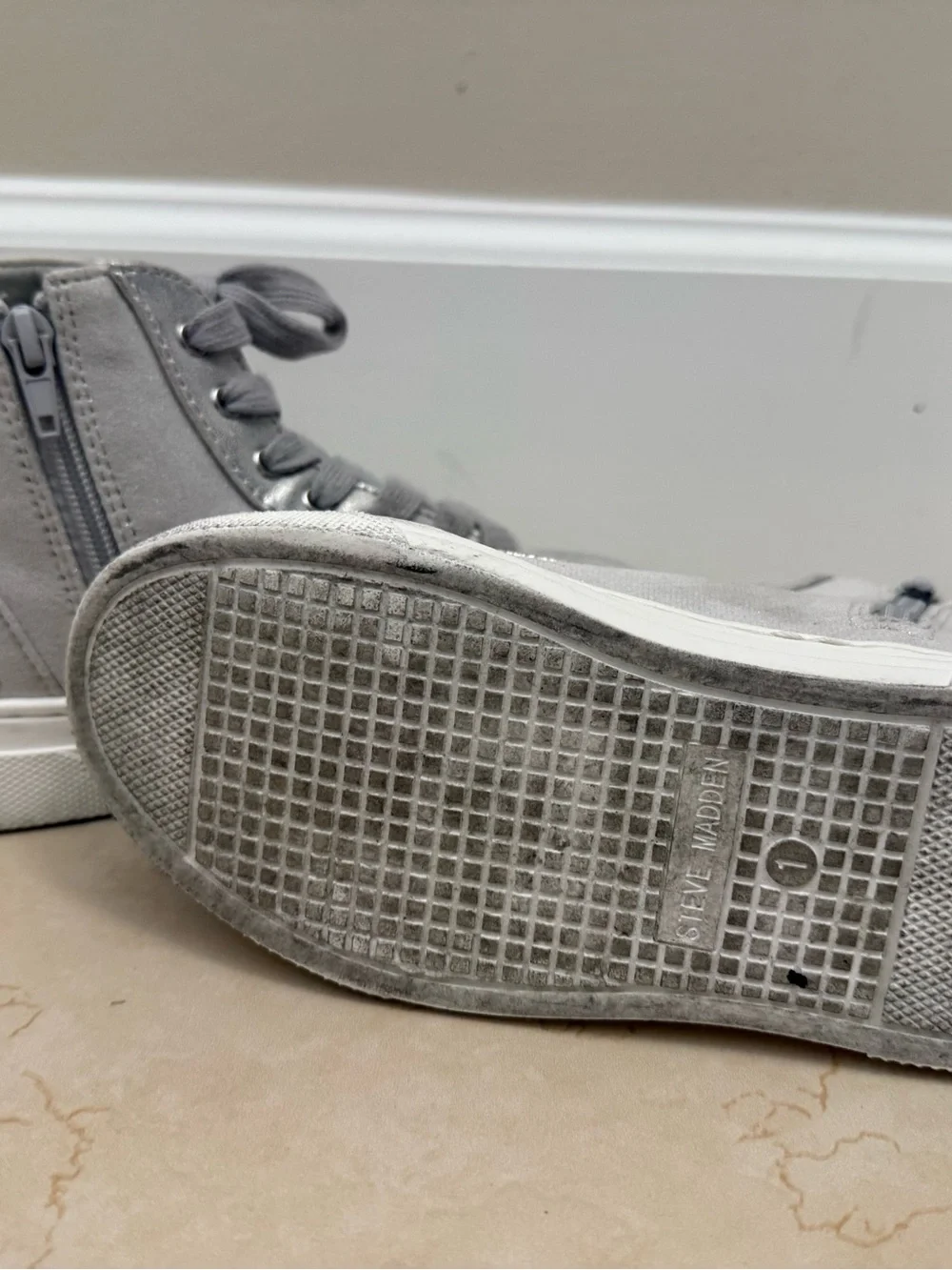 Steve Madden high top girls sneaker size 1